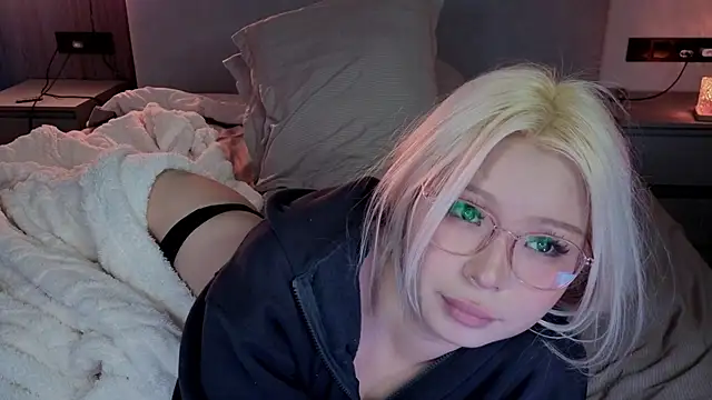 RileyMee élő XXX-chatje