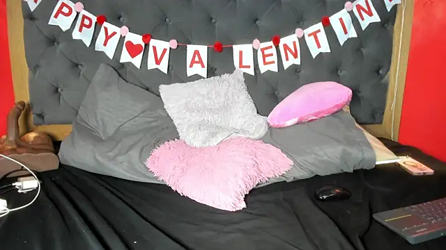 YayaHilton: онлайн-секс-чат