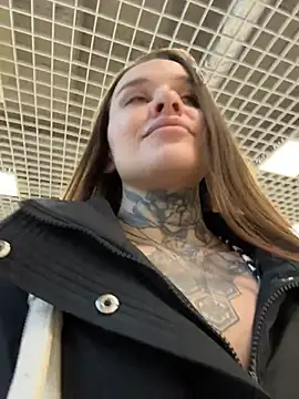 Chat +18 de KishaMur ao vivo