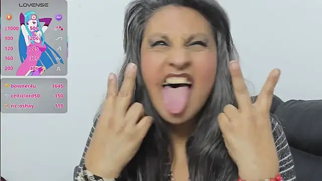 merlyna_goldens' Live XXX Chat