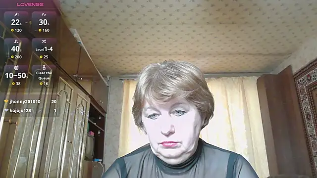 Casey_peach Show in webcam