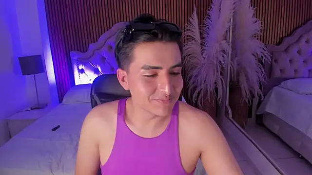 noahWolff_: διαδικτυακό σόου στην κάμερα