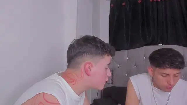 Webkamerová show naughtysalomon__