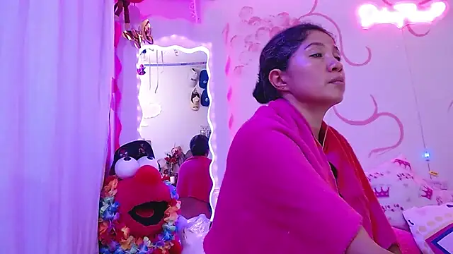 dainaflowers élő XXX-chatje