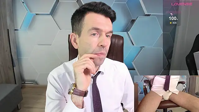 دردشة SteveTiger الجنسية المباشرة