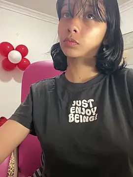 xoxo_milk Adlı Modelin Web Kamerası Şovu