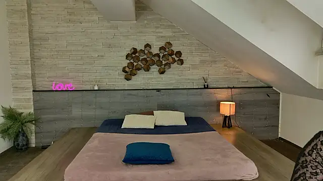 hornyb33_: онлайн-секс-чат