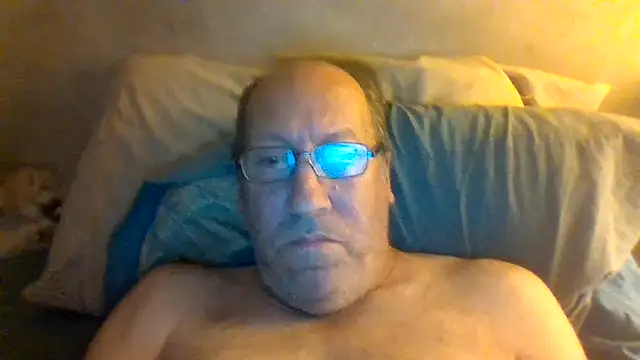 Онлайн чат XXX hornyrich69