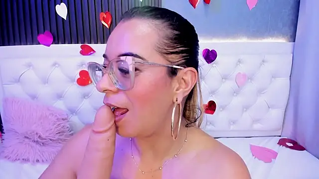 MHONIKBELUCCI élő XXX-chatje