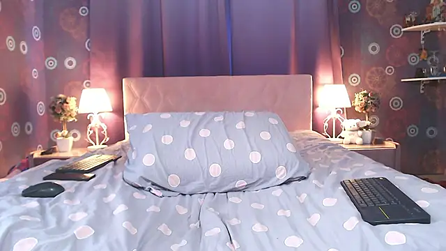 SquirtyAlice Chat XXX in diretta