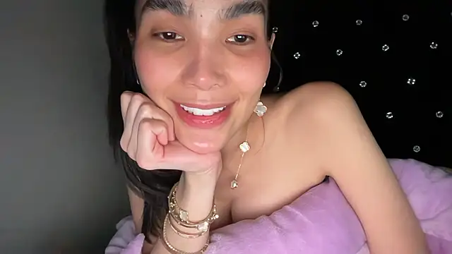 xxforyoureyesonlyxx élő XXX-chatje