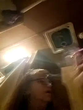 spicyG-maw: διαδικτυακό σόου στην κάμερα