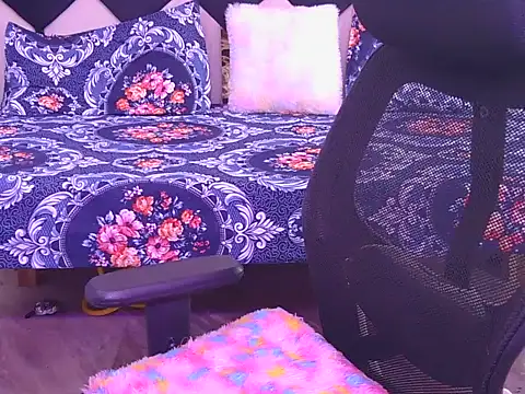 Shinykrishaa webkamerás műsora