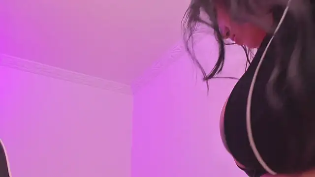 shanel_taylor Adlı Modelin Canlı XXX Sohbeti