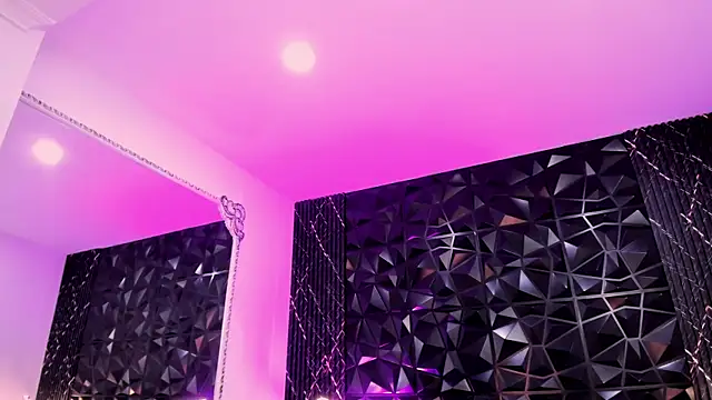 AriadnaLoren Adlı Modelin Canlı XXX Sohbeti