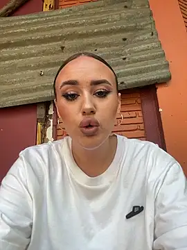 KiraSunshine Chat XXX live