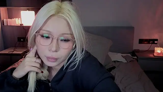 RileyMee: онлайн-секс-чат