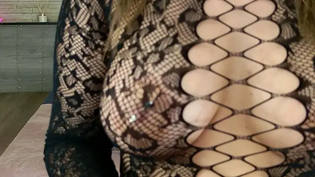 Chat +18 de hornyb33_ ao vivo