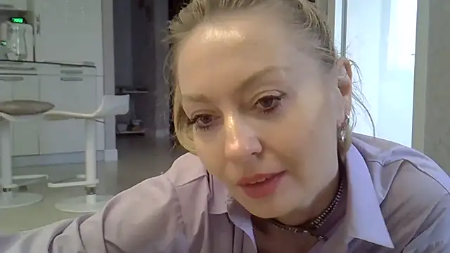 ZarinaSwift élő XXX-chatje