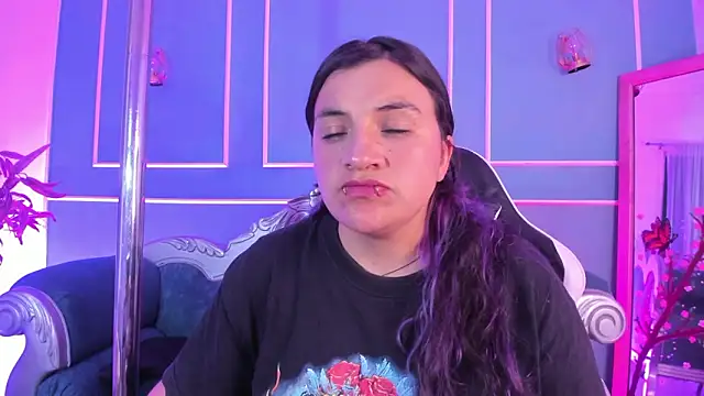 TaraTaylorr Adlı Modelin Canlı XXX Sohbeti