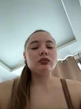 VineraSweet Adlı Modelin Canlı XXX Sohbeti