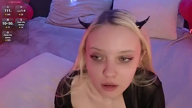 IraYounce Adlı Modelin Canlı XXX Sohbeti