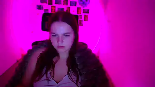 Kitty_Mia_Kitty Adlı Modelin Canlı XXX Sohbeti