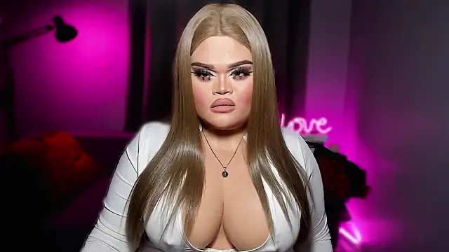 BelindaLove live XXX chat