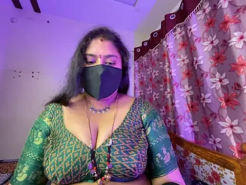 LouleyRanii Adl ı Modelin Web Kamerası Şovu