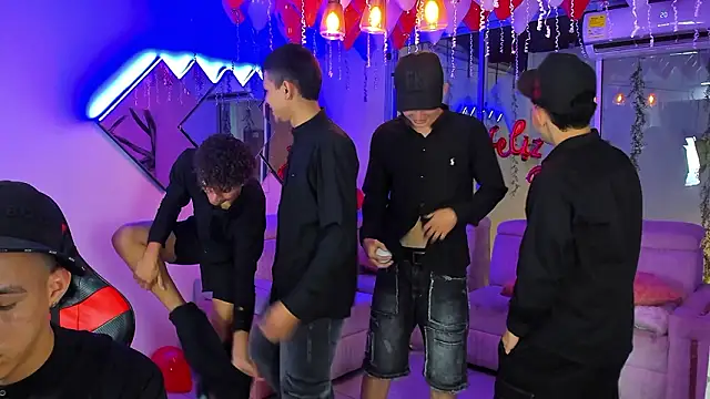 Houseofwarrios Show in webcam