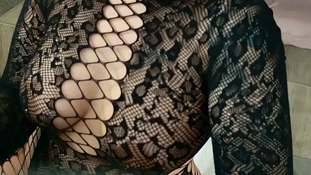 Онлайн чат XXX hornyb33_