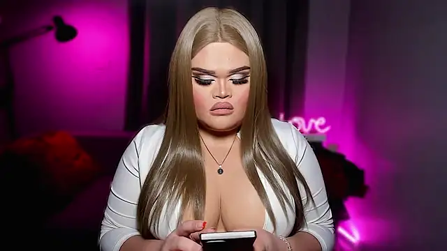 BelindaLove Adlı Modelin Canlı XXX Sohbeti