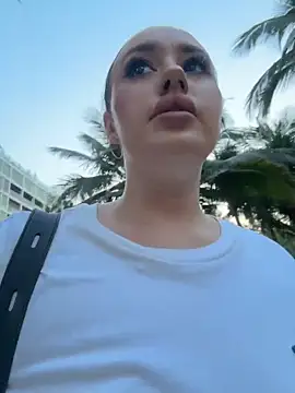 Chat XXX en directo de KiraSunshine