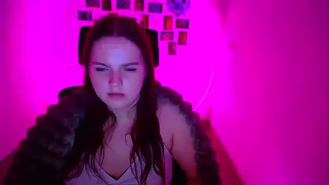 Kitty_Mia_Kitty Adlı Modelin Canlı XXX Sohbeti