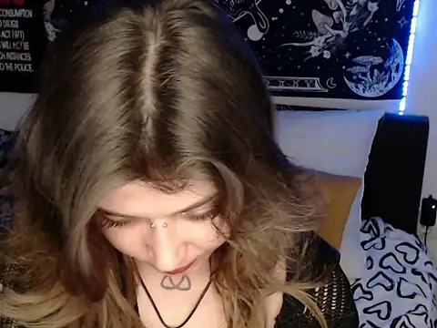 AlienforTwenty Webcam show