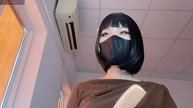 Tieu-May live XXX chat