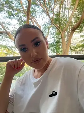 KiraSunshine: вебкам-шоу