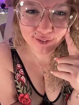 CurvyAnonymousGirl89's Live XXX Chat