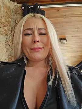 XXX chat uživo modela MILFBARBY