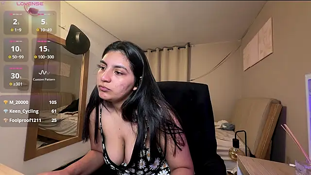 cloe_small live XXX chat