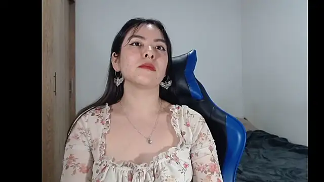 EloiseJun Chat XXX in diretta