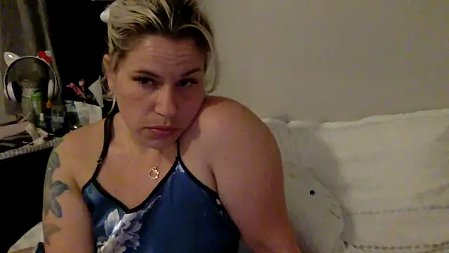 toomuchofafreak's Live XXX Chat