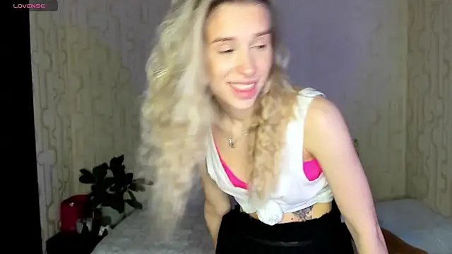 Elysia_kissのライブXXXチャット