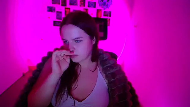 Kitty_Mia_Kitty Live XXX-Chat