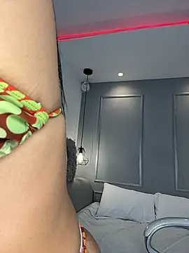 Chatroom XXX en direct de MiaSmit_