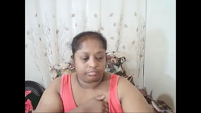 Indiantasha Chat XXX in diretta