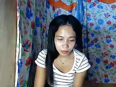 PinaySkinnyGirl Adlı Modelin Canlı XXX Sohbeti