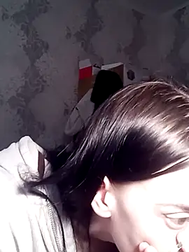 Show modela JhonSHelBy7LuNa na web-kameri