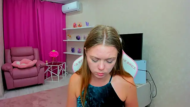 Strawberrye Adlı Modelin Canlı XXX Sohbeti