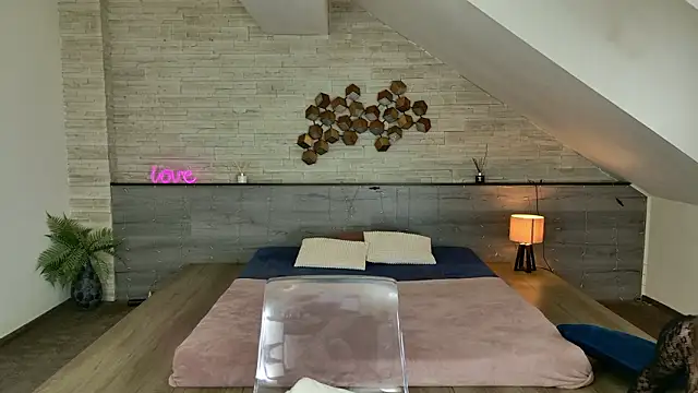 XXX chat uživo modela hornyb33_